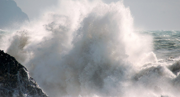 Proteção Civil alerta para previsão de vento forte e agitação marítima em todo o arquipélago