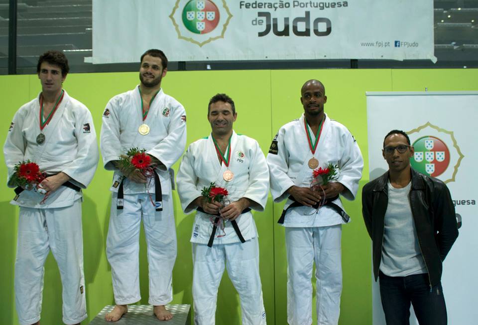 Vasco Cordeiro felicita Tiago Rodrigues por título de Campeão Nacional de Judo
