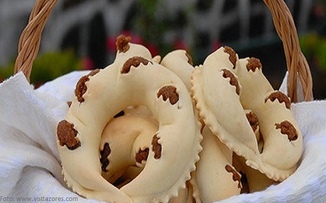 Espécies de São Jorge são o doce mais tradicional da ilha (c/áudio)