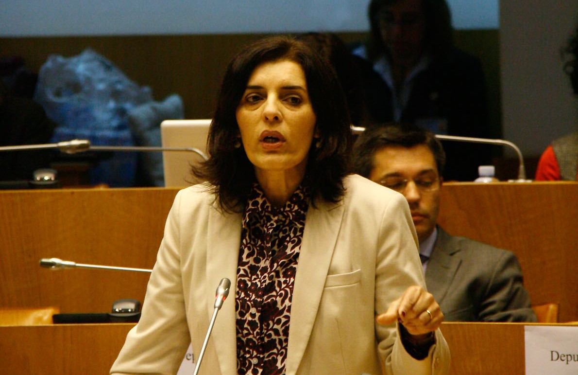 Parlamento Jovem é exemplo de igualdade de género e de participação democrática, afirma Isabel Rodrigues
