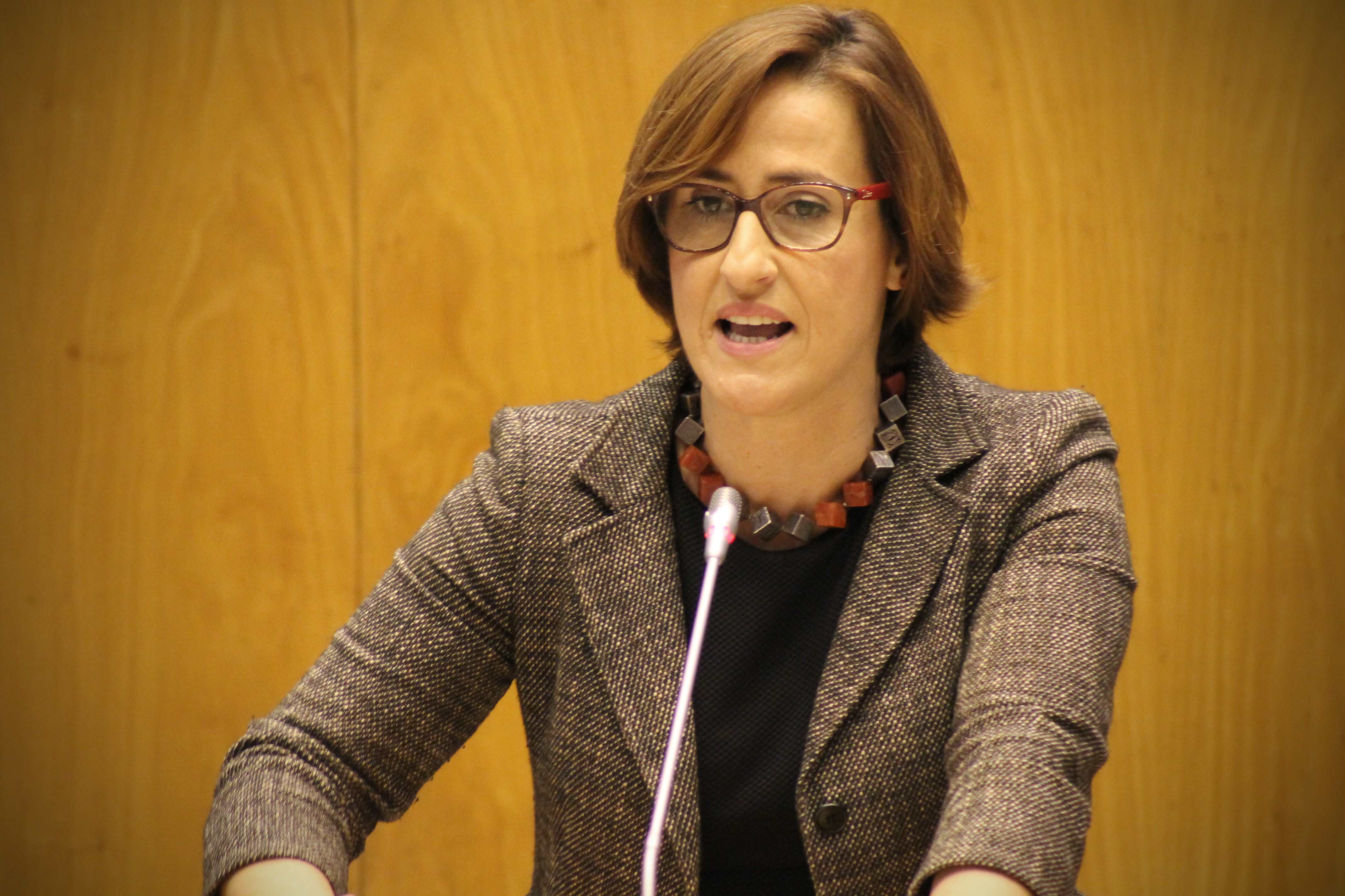 “Os Governos do PS têm recuperado um atraso de décadas na educação nos Açores”, frisou Catarina Moniz Furtado