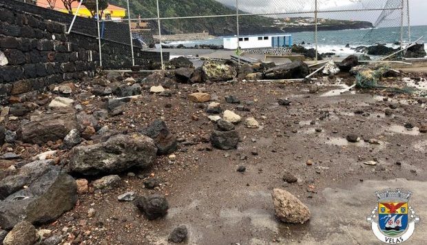 Autarquia das Velas já enviou ao Governo Regional relatório dos estragos causados pelo mau tempo de sábado na orla costeira do concelho (c/áudio)