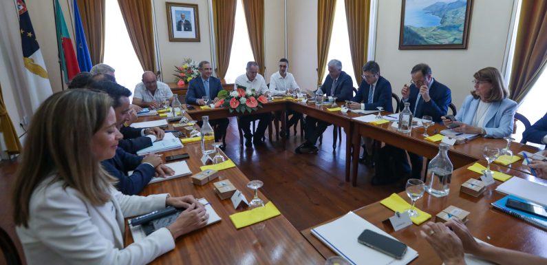 Governo iniciou visita a São Jorge com reunião na Calheta e primeira edição do Fórum Autonómico de 2022