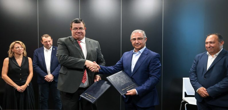 José Manuel Bolieiro assina novo Regime de Cooperação Técnica e Financeira entre a administração regional e as freguesias