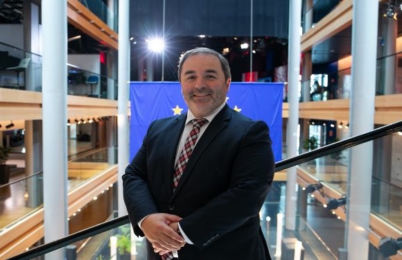 Eurodeputado Paulo do Nascimento Cabral defende o rendimento dos pescadores no Parlamento Europeu