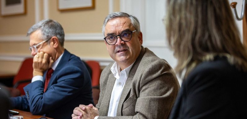Apoiada mais de uma centena de acompanhantes de grávidas de ilhas sem hospital