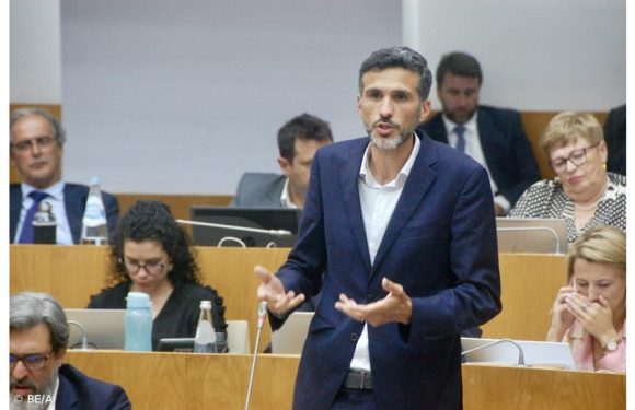 Partidos de direita chumbam proposta do Ps/Açores BE/Açores diz que Serviço Regional de Saúde está “bloqueado” mas executivo rejeita