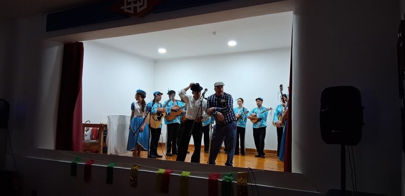 Bailinho de Carnaval da Casa do Povo de Santo Amaro deu a conhecer ao público o enredo “Inveja, Ciúmes e Silicone”