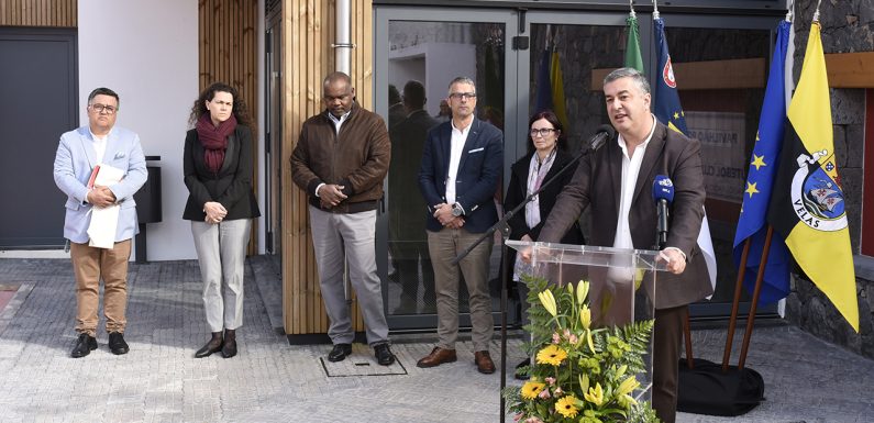 Centro Histórico da Vila de Velas passa a ter um novo espaço de estacionamento (c/áudio)