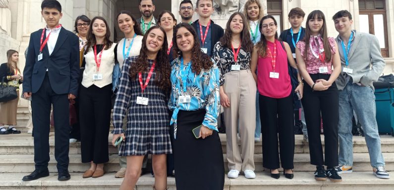 Presidente Luís Garcia congratula prestação dos alunos açorianos do ensino básico na sessão nacional do Parlamento dos Jovens