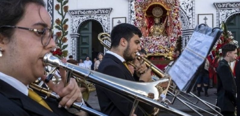 Procissão do Santo Cristo dos Milagres junta milhares em Ponta Delgada