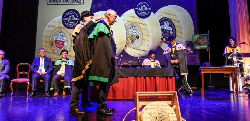 Marcelo Rebelo de Sousa é Confrade Honorário da Confraria do Queijo São Jorge