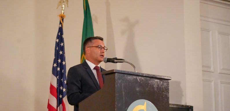Presidente do Parlamento açoriano defende maior envolvimento dos jovens açor-descendentes com a Região