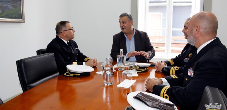 Audiência de cumprimentos de despedida