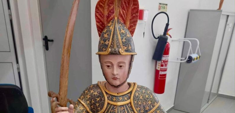 Restauro da imagem de São Miguel Arcanjo